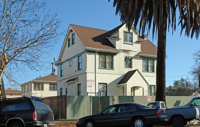Building Photo - 3325-3331 1st Ave