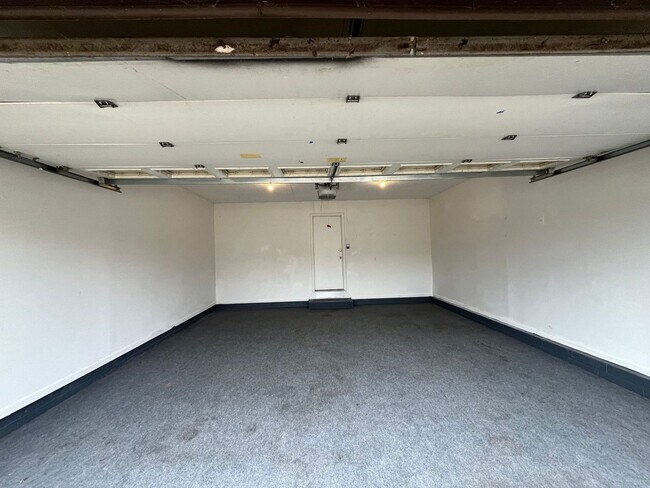 Building Photo - 1613 Kenway Pl