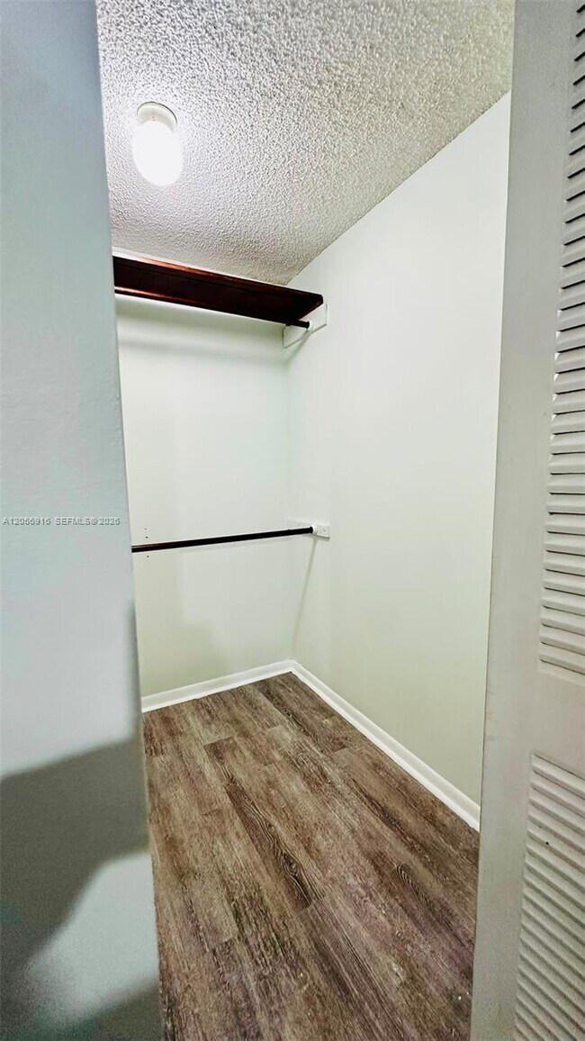 Building Photo - 2091 Coral Ridge Dr