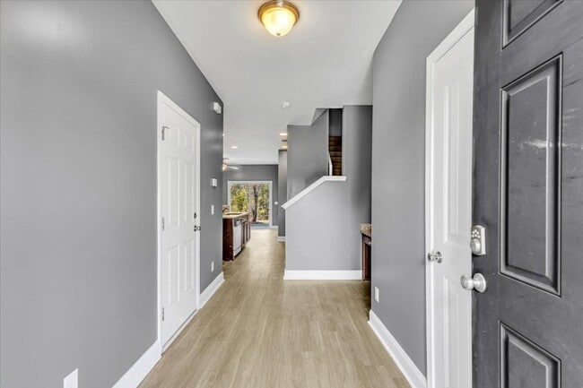 Foto del edificio - Richmond Hill- 3Br, 2 1/2 Bath Townhome