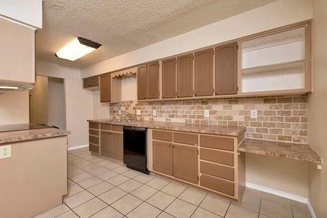 Building Photo - 821 Timberoaks Dr