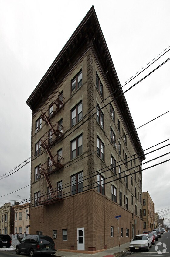 Primary Photo - 580 59th St