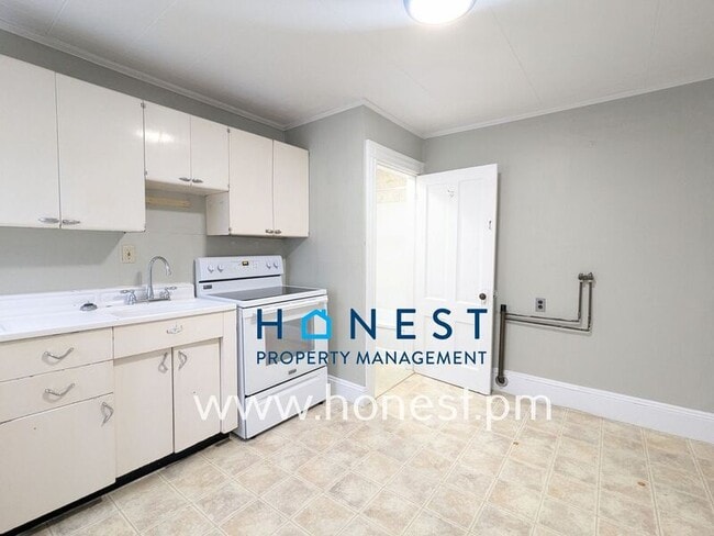 Building Photo - 34 Gage St