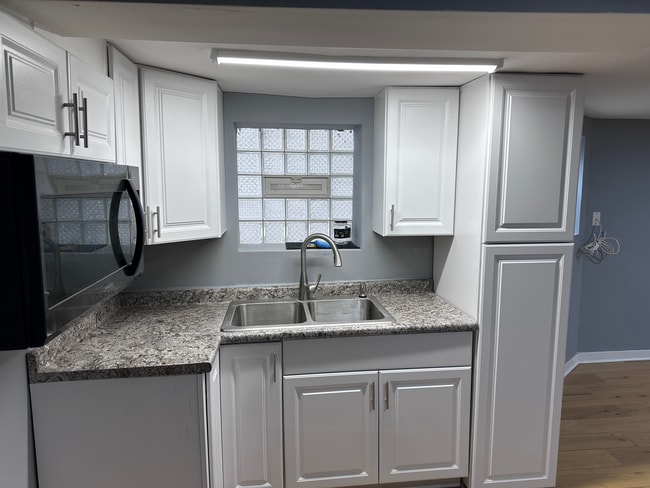 Cocina - 5321 W Potomac Ave