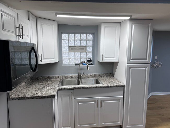 Cocina - 5321 W Potomac Ave