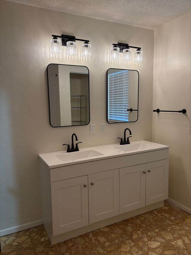 Foto del edificio - 2 bed 1 bath home