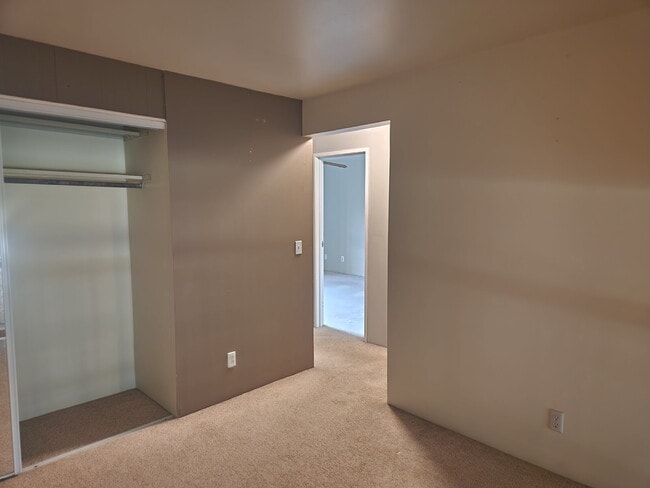 Building Photo - 2 Bedroom condo unit Appleton
