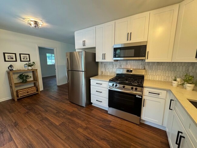 Kitchen 2 - 4277 Citizen Cir