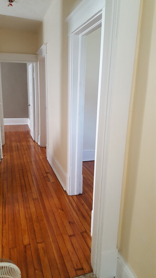 Building Photo - 834 Marshall Ave SW