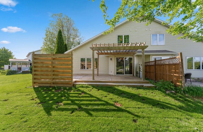 Building Photo - 5911 E Open Meadow