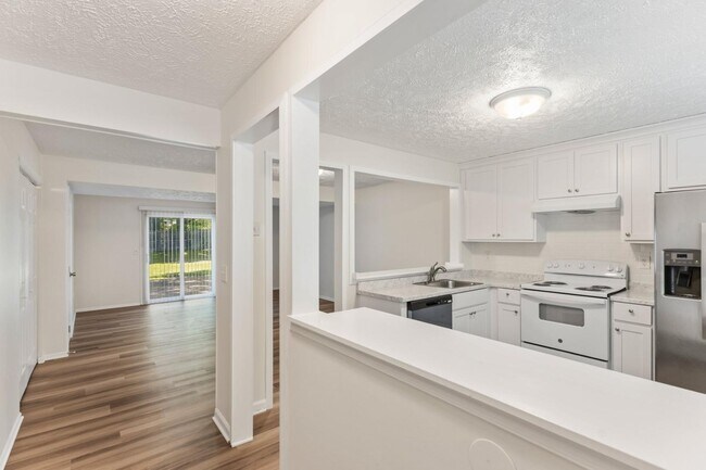 Foto del edificio - 6319 Harris Heights Ave