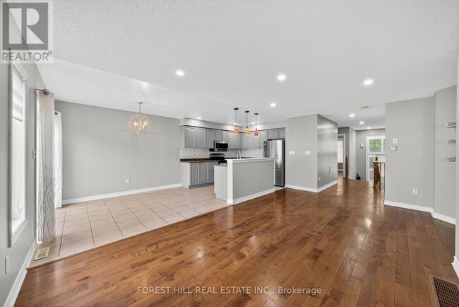 Building Photo - 70 Diana Way