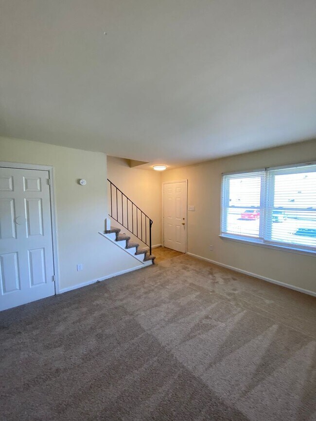 Building Photo - 800 Arlington Rd