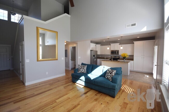 Building Photo - 11749 Danta Dr S