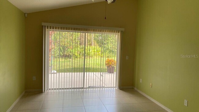 Foto del edificio - 3960 Benson Park Blvd