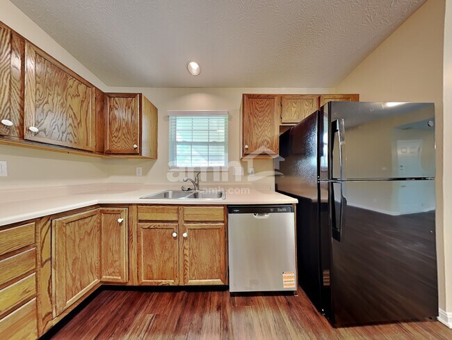 Foto del edificio - 327 Nightwind Dr