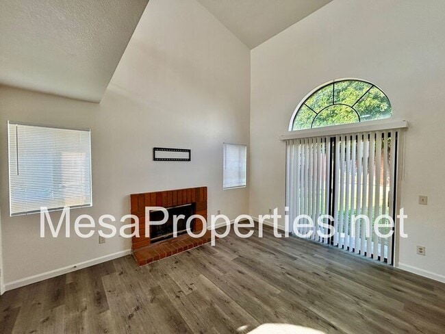 Foto del edificio - 1584 Sycamore Ln