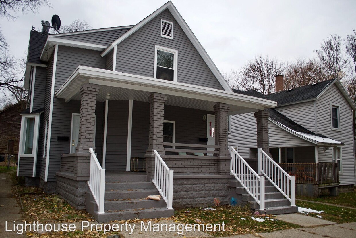Primary Photo - 611-613 Prospect Ave NE
