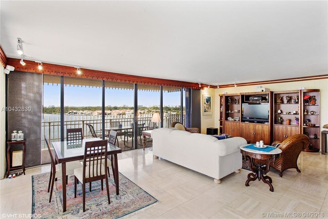 Foto del edificio - 1 Grove Isle Dr