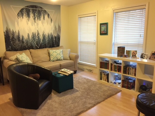 Living room - 201 S Friedline Dr