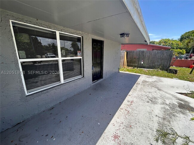 Building Photo - 3070-3072 NW 12th Ct