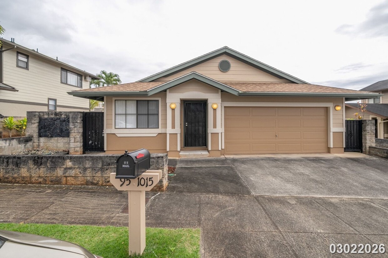 SINGLE LEVEL 3BR 2BA HOUSE w/9 SOLAR PANELS, GARAGE & DRIVEWAY PARKING IN MILILANI MAUKA - SINGLE LEVEL 3BR 2BA HOUSE w/9 SOLAR PANELS, GARAGE & DRIVEWAY PARKING IN MILILANI MAUKA