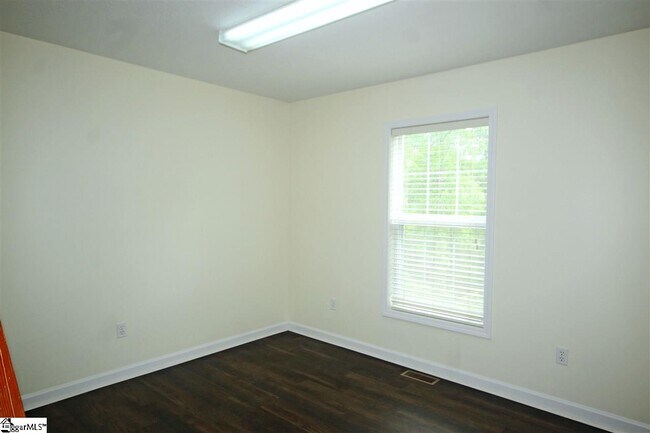 Building Photo - 41 E Castle Dr