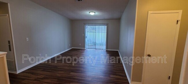 Foto del edificio - 8365 Country Walk Dr