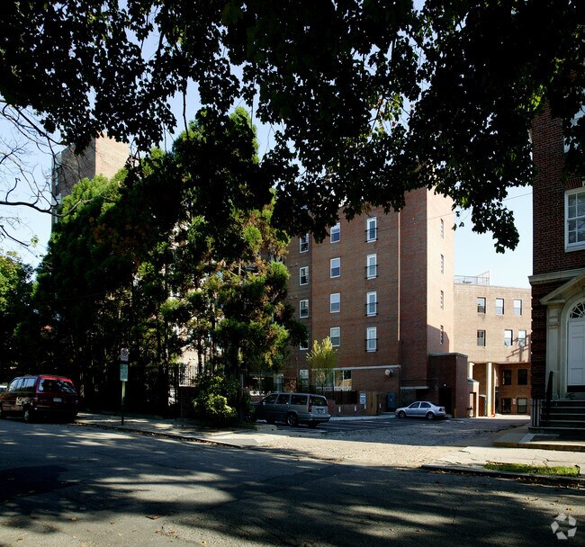 Rear del edificio - One Monument Avenue