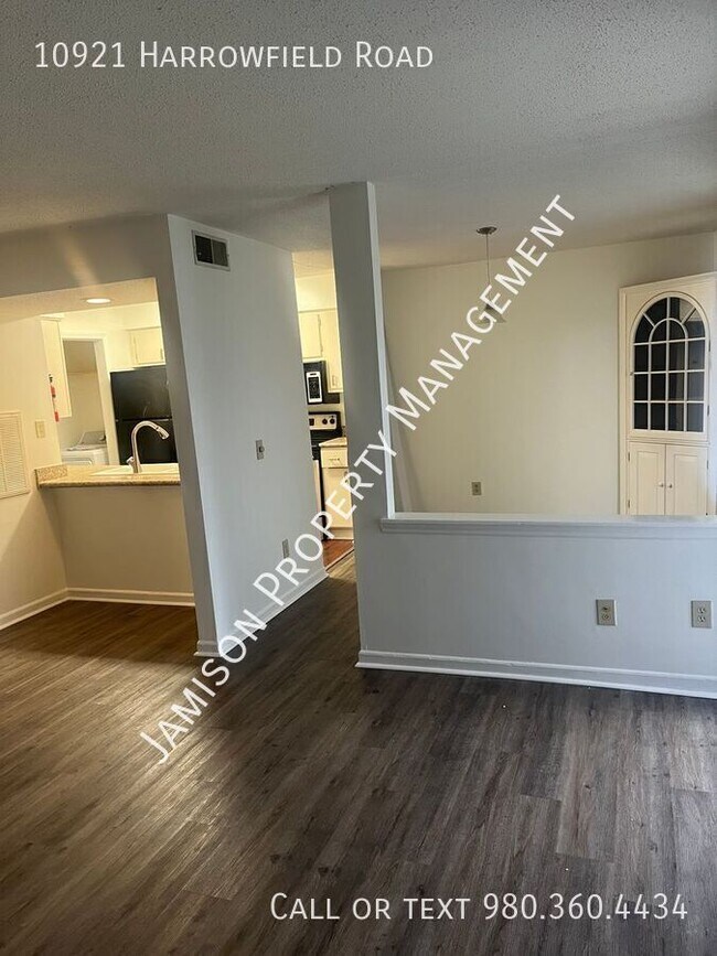 Foto del edificio - 10921 Harrowfield Rd