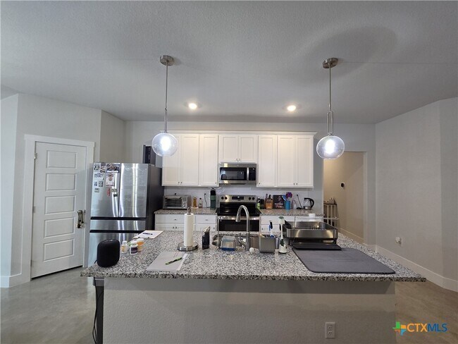 Foto del edificio - 1051 LEXINGTON Dr
