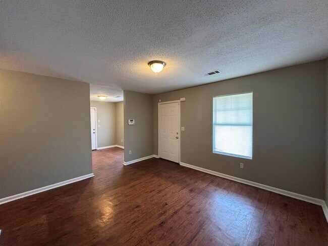 Foto del edificio - 4450 Arnold Cove