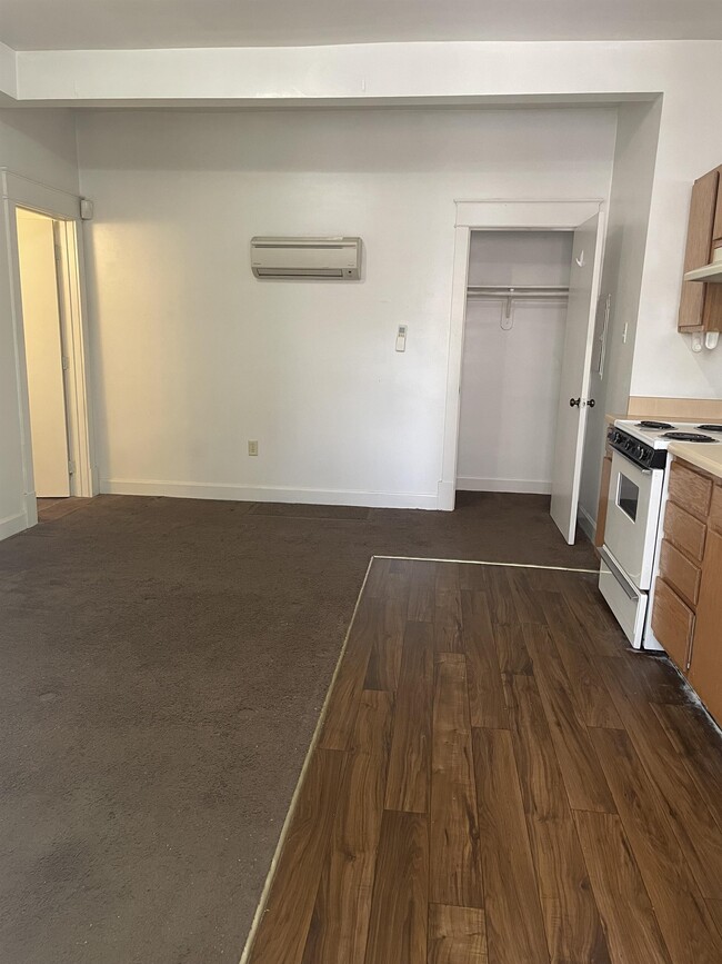 Foto del edificio - 517 W Maple Ave