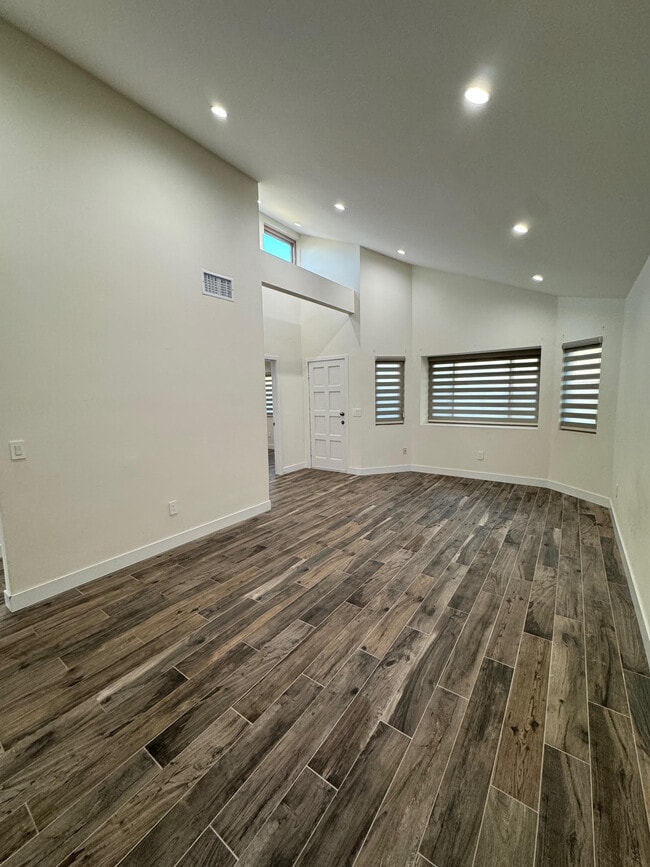 Foto del edificio - 1739 E Washington Blvd