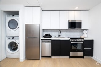 Solo Suite Kitchen with Laundry in 2bd/2bth - Miles at Harvard (Coliving)