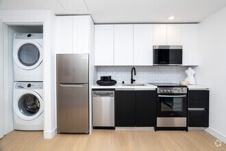 Solo Suite Kitchen with Laundry in 2bd/2bth - Miles at Harvard (Coliving)