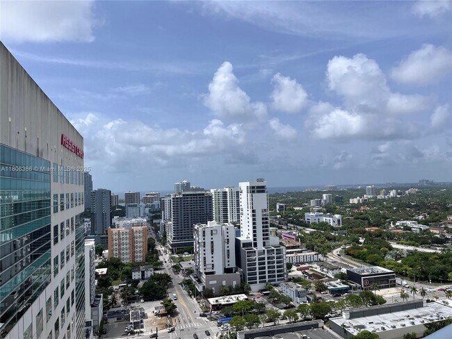 Foto del edificio - 185 SW 7th St