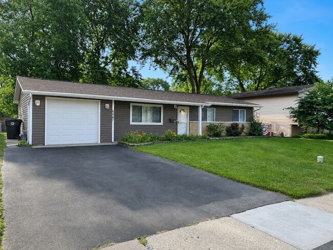 Foto del edificio - 6847 Hawthorne Ln