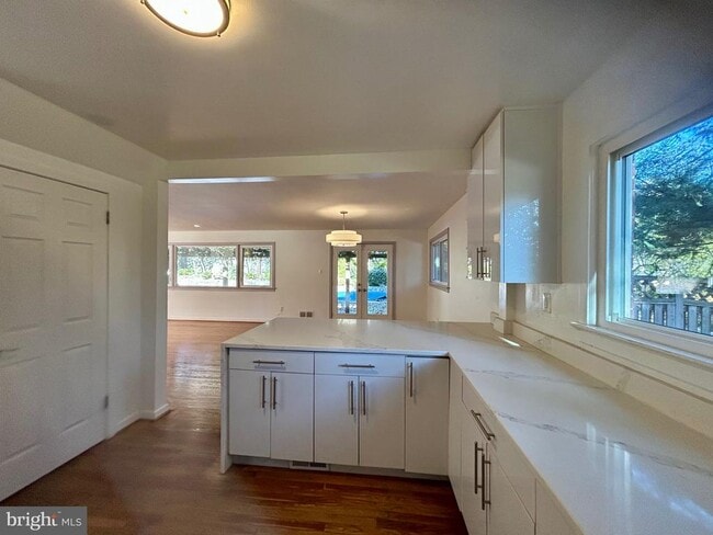 Foto del edificio - 4111 Saul Rd