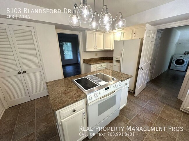 Building Photo - Spacious Deck Backs to Trees/1 Acre