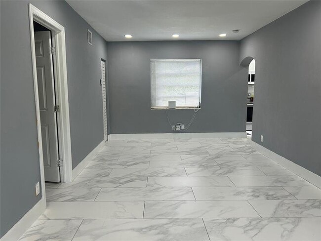 Foto del edificio - 2218 Roosevelt St