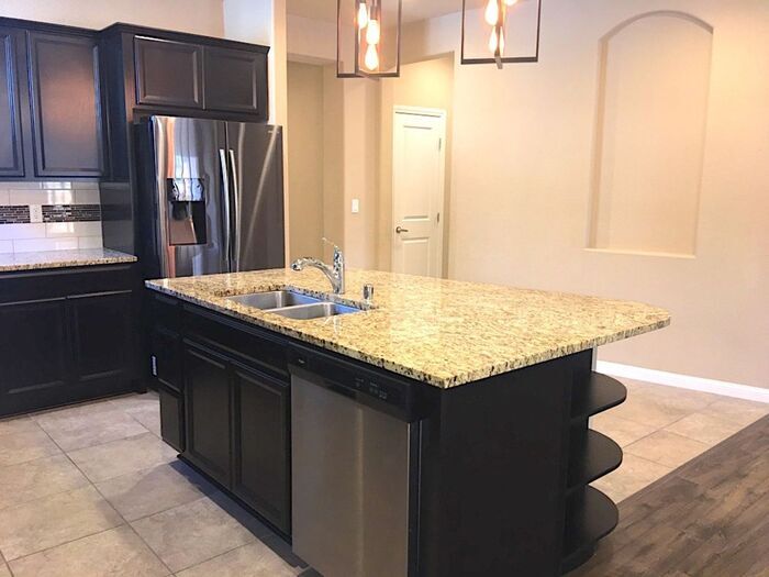 Primary Photo - Sparks 3 Bedroom, 3 Bath Single Story - Ne...