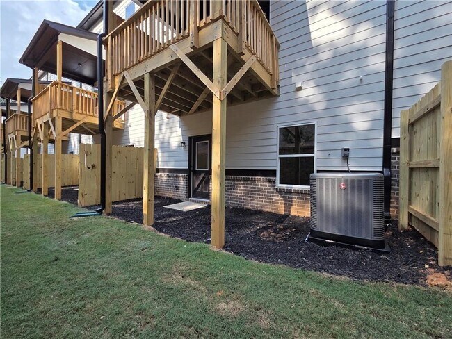 Building Photo - 6 Rock Pk Wy