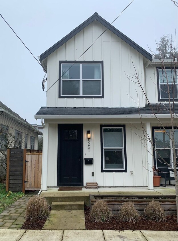 $2,550 - Two-Story, 3 Bedrooms, 2 1/2 Bat... - $2,550 -  Two-Story, 3 Bedrooms, 2 1/2 Bat...