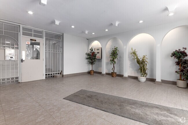 Hall d'entrée - 230 Nipigon St