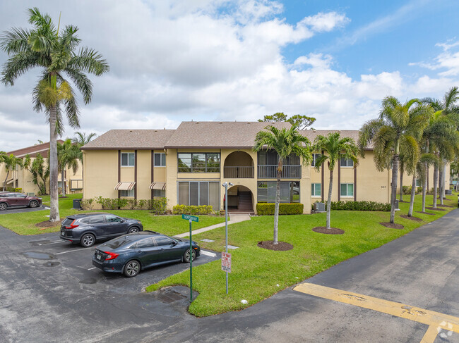 Building Photo - Pine Ridge South