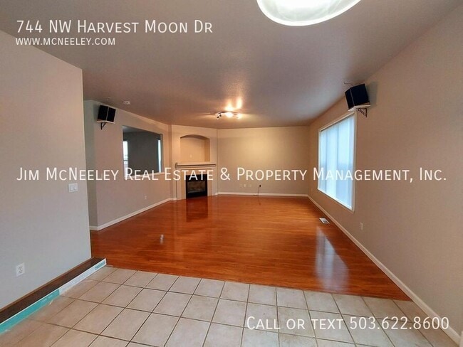 Foto del edificio - 744 NW Harvest Moon Dr