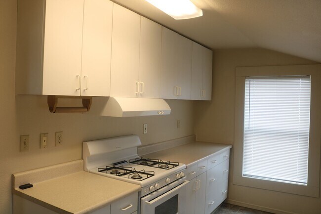 Foto del edificio - Camas - 2 Bedroom, 1.5 Bath with Large Detached Garage