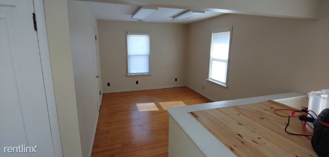 Foto del edificio - 2 br, 1.5 bath Apartment - 1056 W 26th St