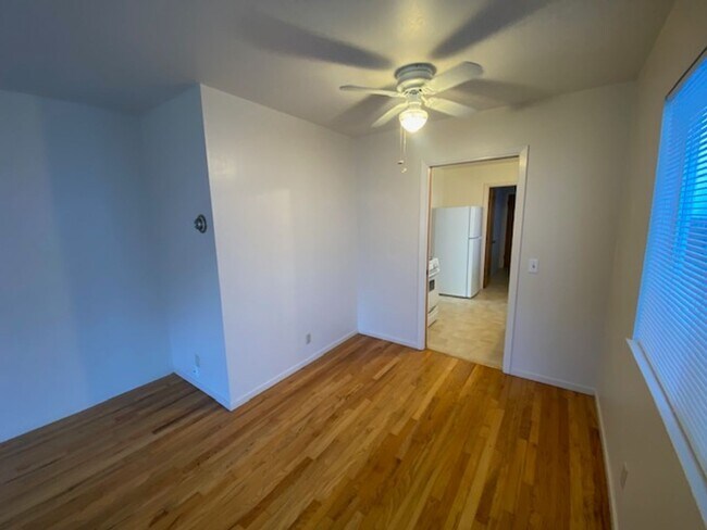 Foto del edificio - 151 Monterey Ave